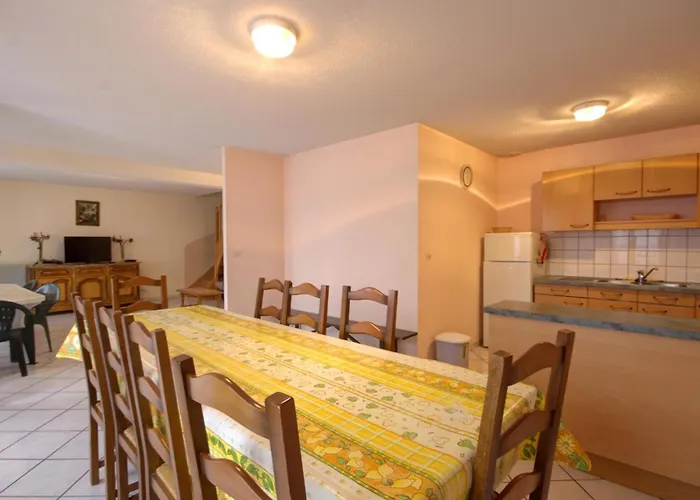 Convivial Avec Jardin, Accepte Animaux, Ideal Pour Nature Et Randonnees En Auvergne - Fr-1-496-197